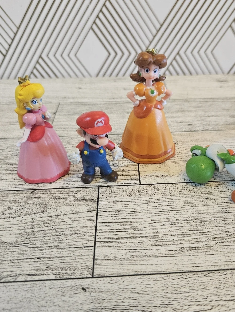 Nintendo Super Mario Figures Princess Peach Princess Daisy Mario Yoshi